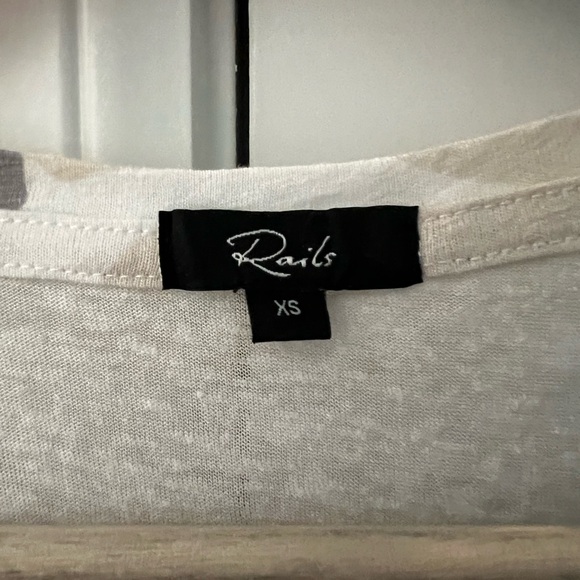 Rails linen blend v-neck - Picture 2 of 6